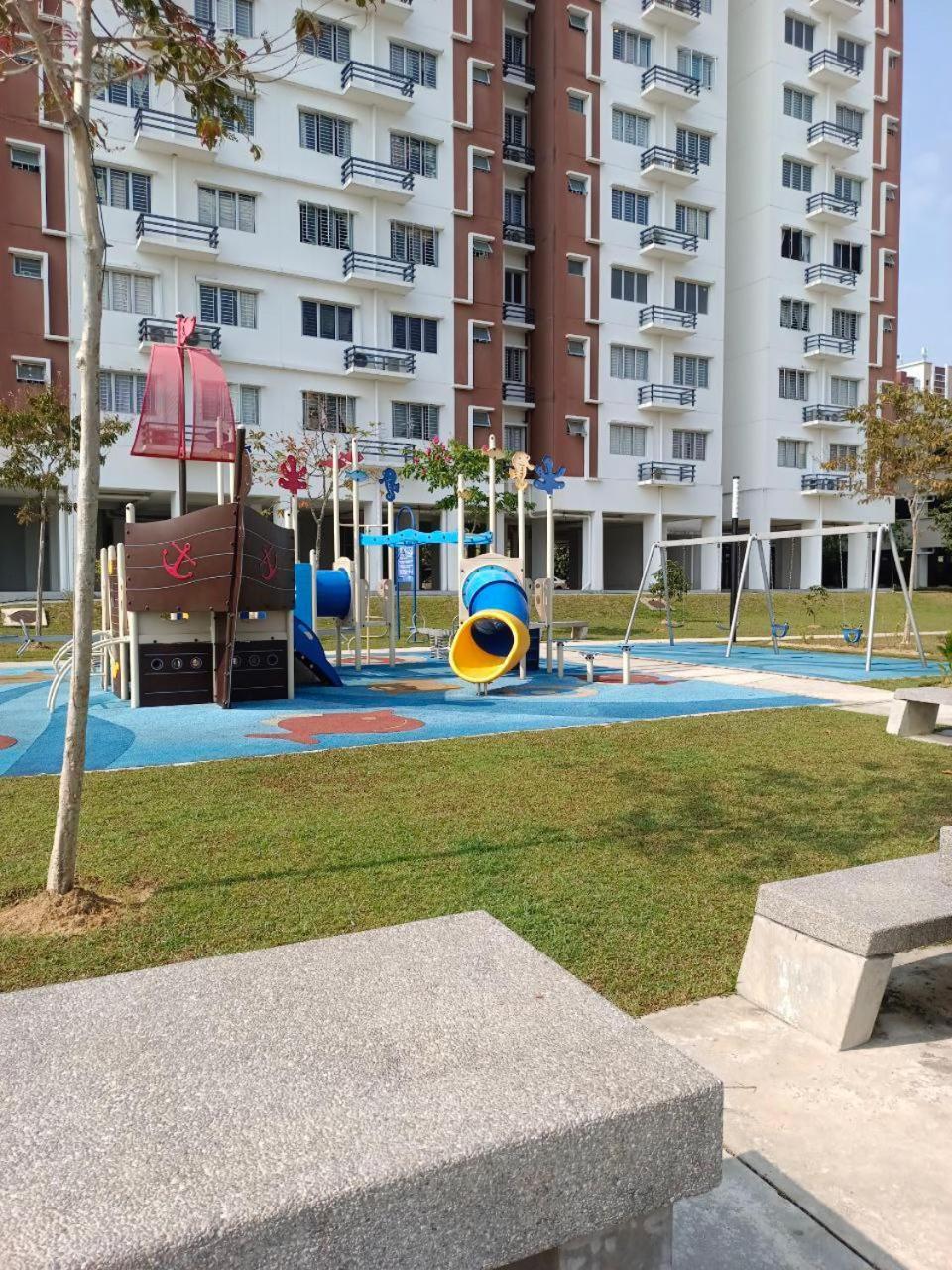 Nena Homestay Setia Alam, Air Conditioned, High Speed Internet Shah Alam Exterior foto
